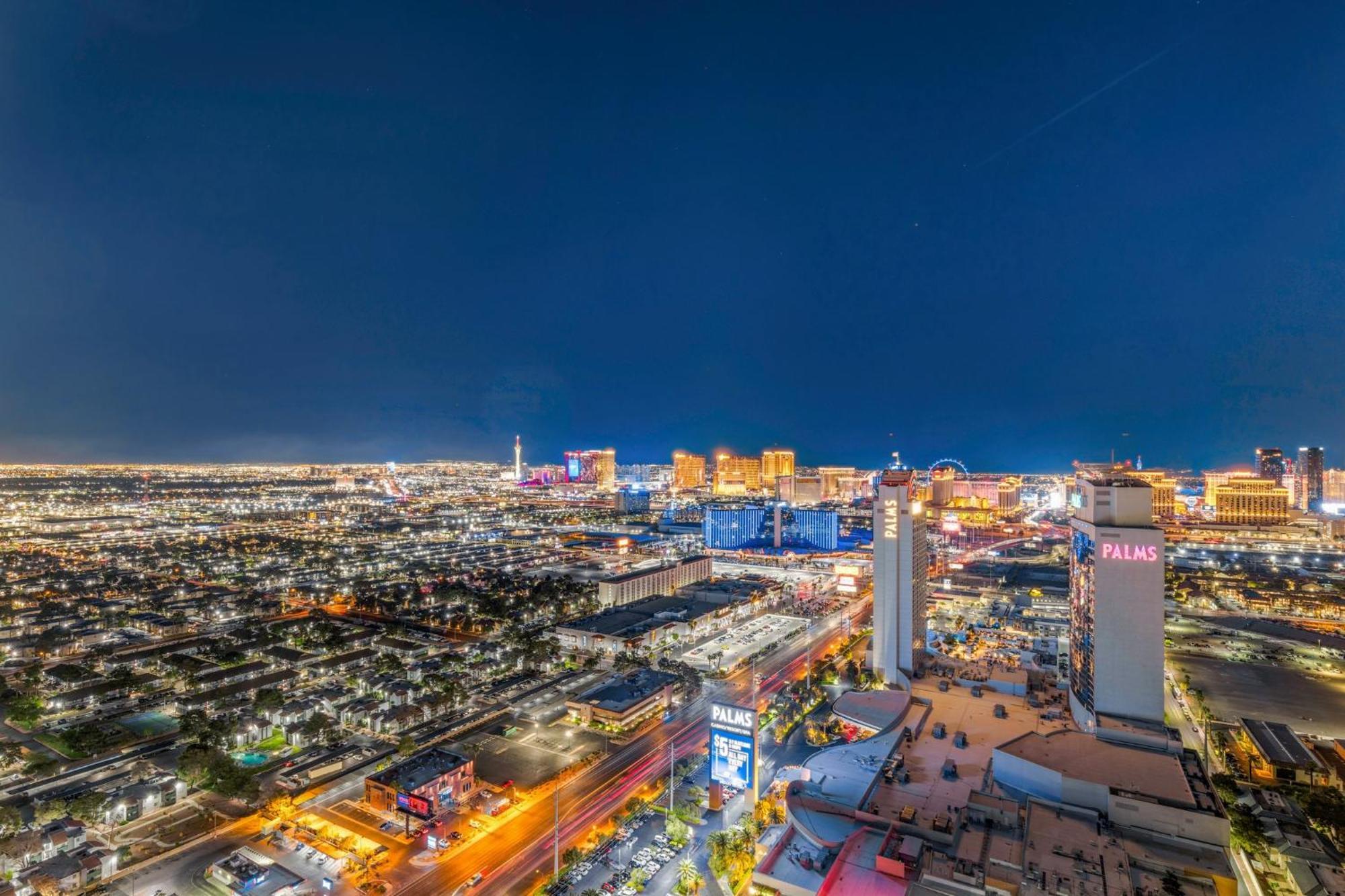 Palms Place Hotel By Zelloo Las Vegas Exterior photo