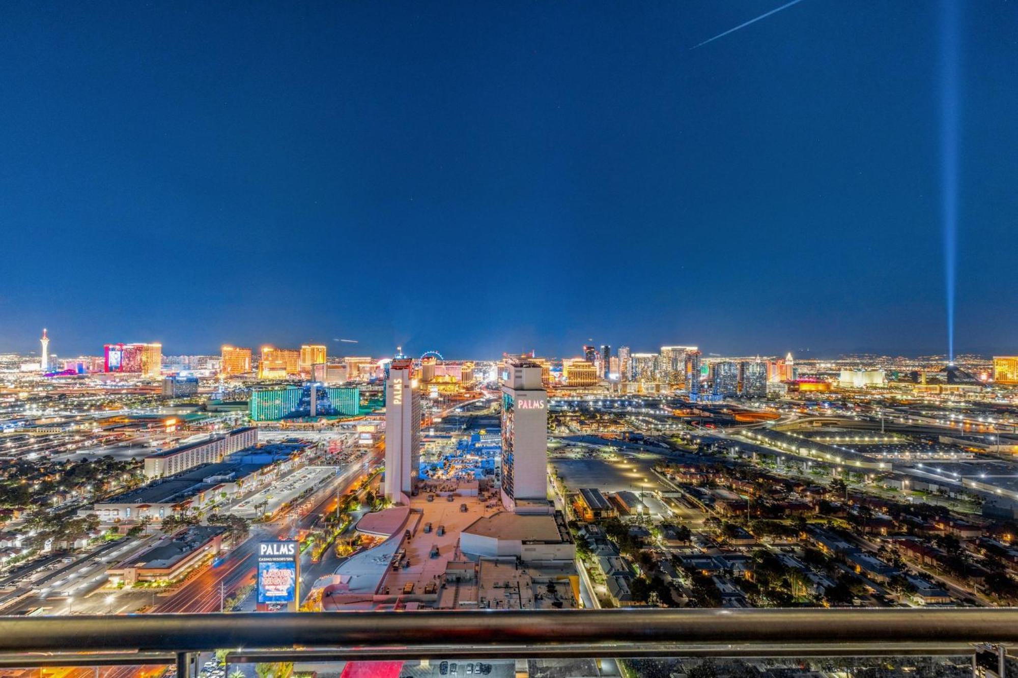 Palms Place Hotel By Zelloo Las Vegas Exterior photo