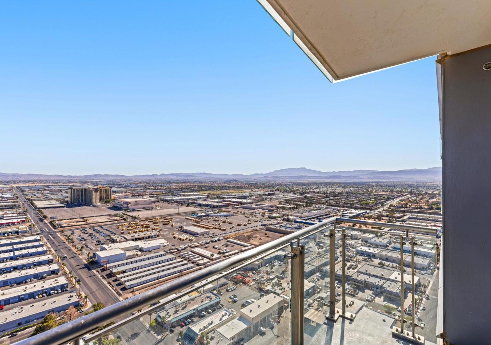 Palms Place Hotel By Zelloo Las Vegas Exterior photo