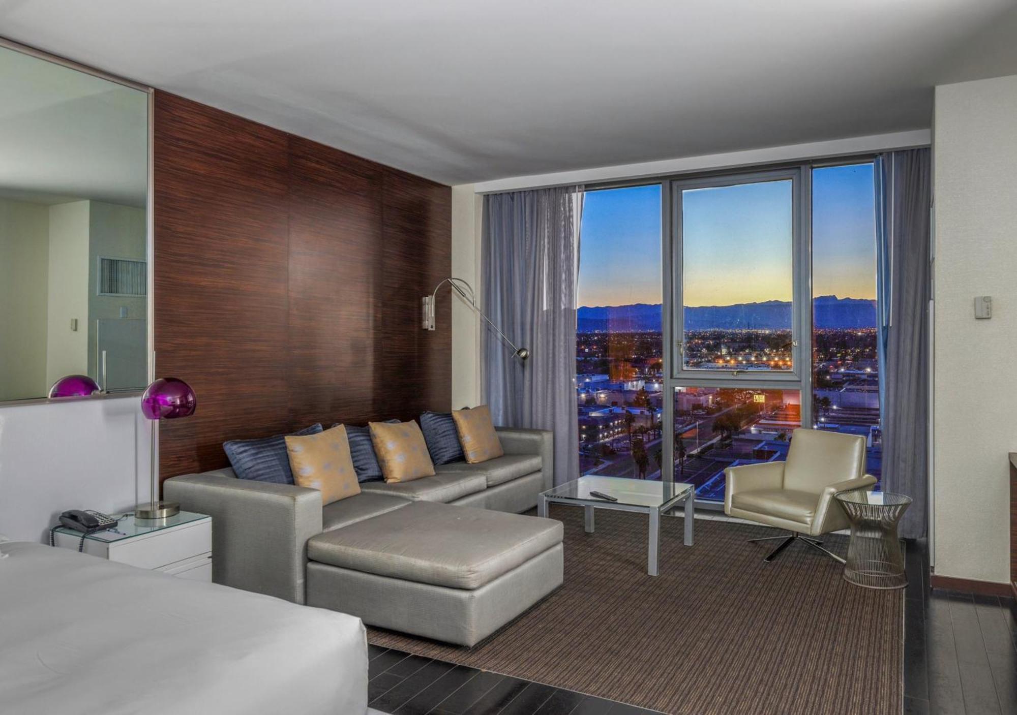 Palms Place Hotel By Zelloo Las Vegas Exterior photo