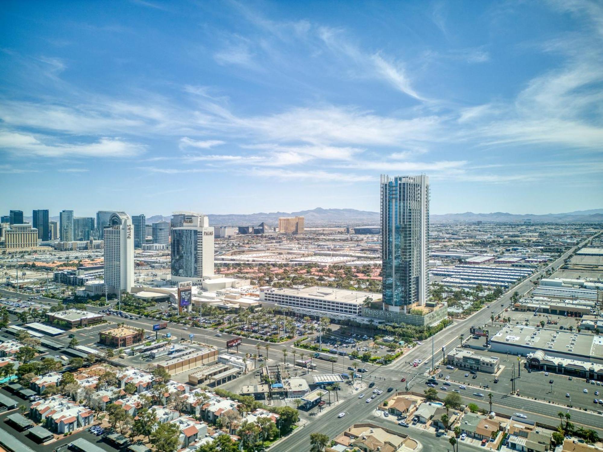 Palms Place Hotel By Zelloo Las Vegas Exterior photo