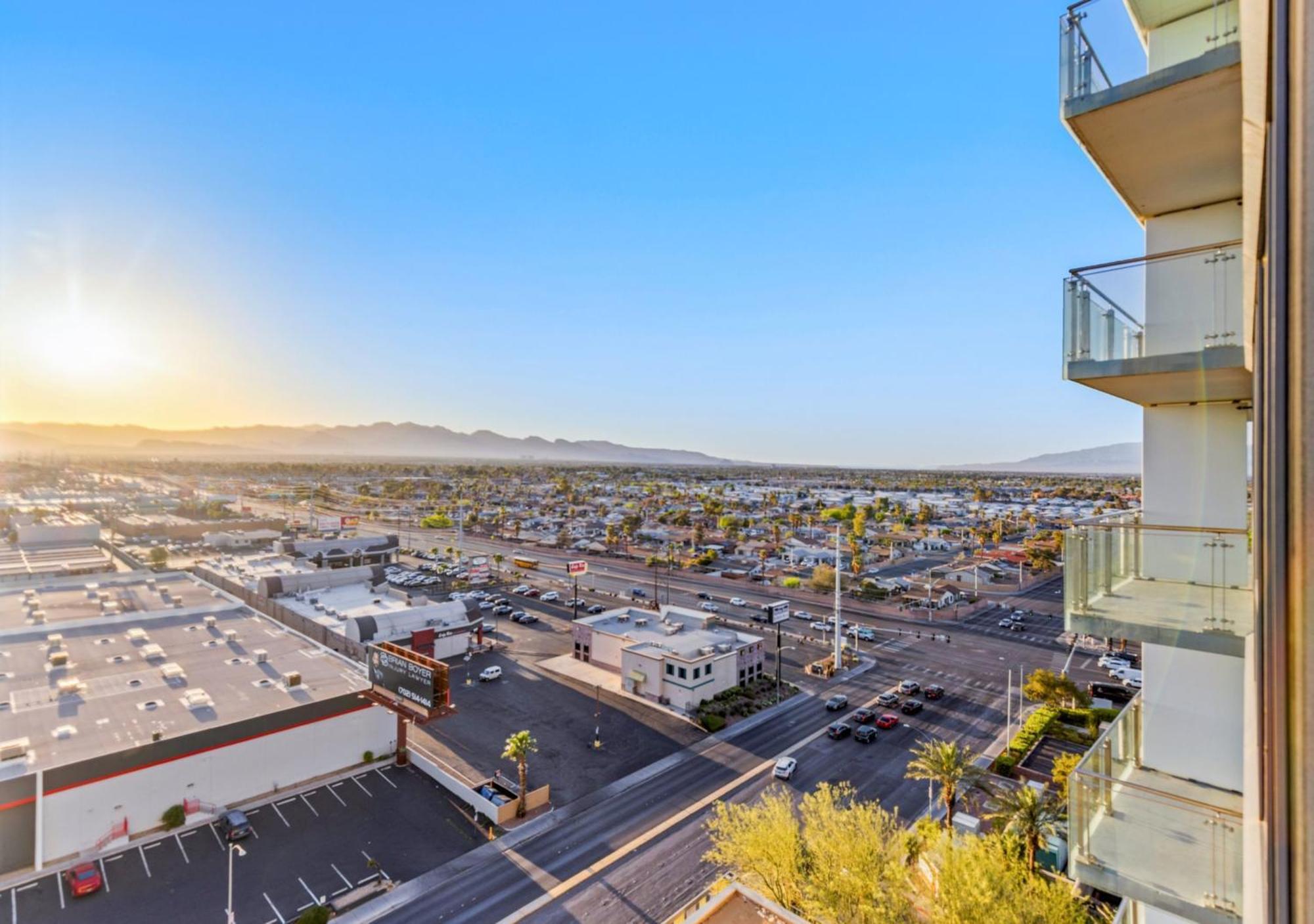 Palms Place Hotel By Zelloo Las Vegas Exterior photo