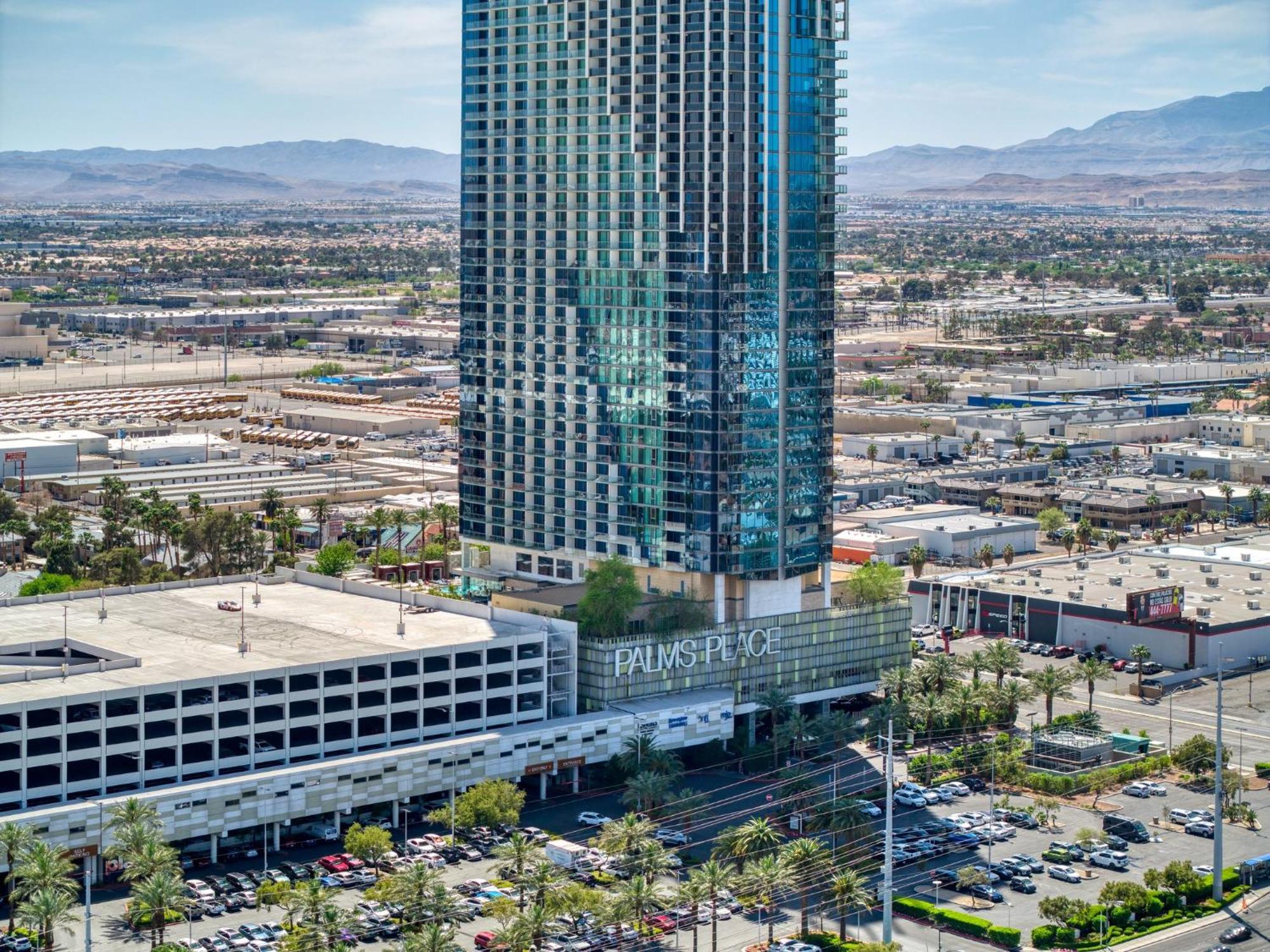 Palms Place Hotel By Zelloo Las Vegas Exterior photo