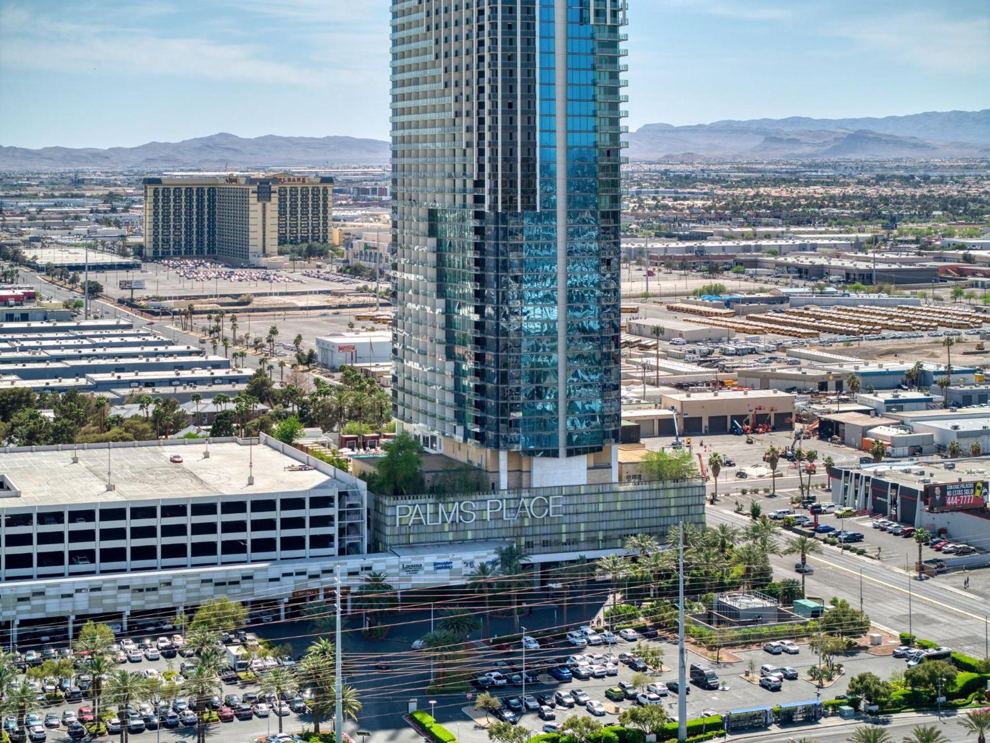Palms Place Hotel By Zelloo Las Vegas Exterior photo