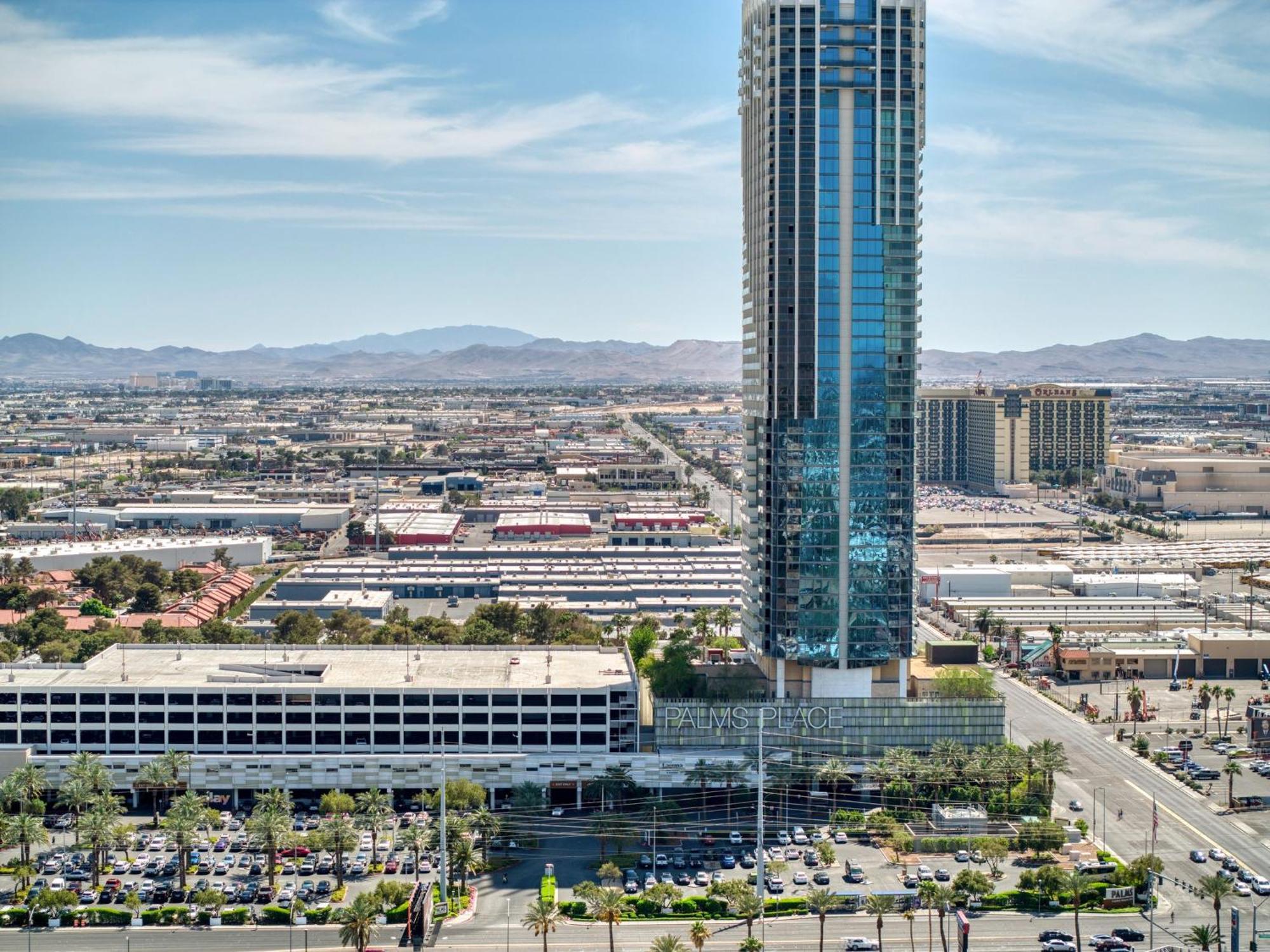 Palms Place Hotel By Zelloo Las Vegas Exterior photo